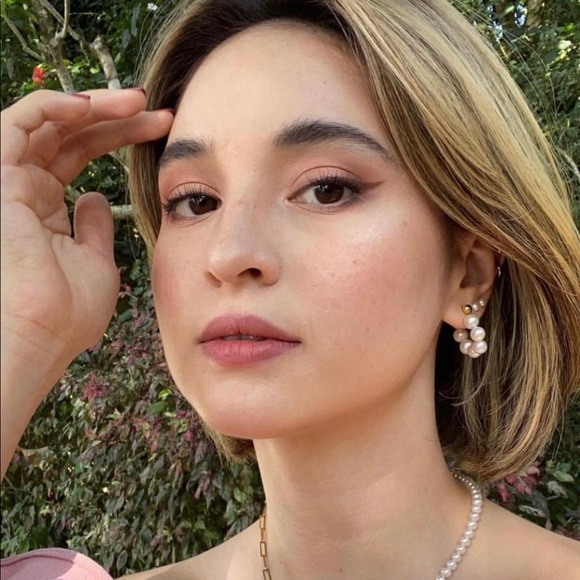 fresh water pearl hoop earrings - Picture 3 of 4